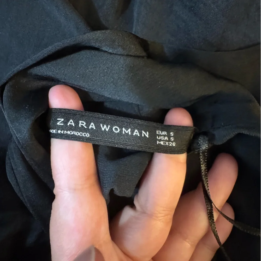Zara Woman Black Blouse with Tie Detail

#1089 - Picture 4 of 5